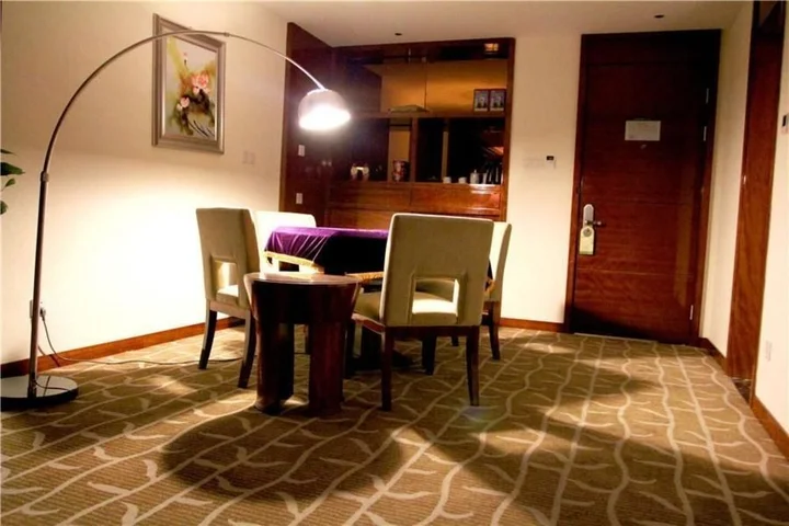 Синьян: Vienna Hotel Xinyang Pingqiao Century Plaza Store