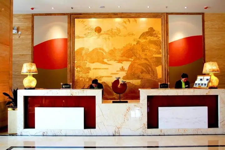 Vienna Hotel Xinyang Pingqiao Century Plaza Store — фото 1