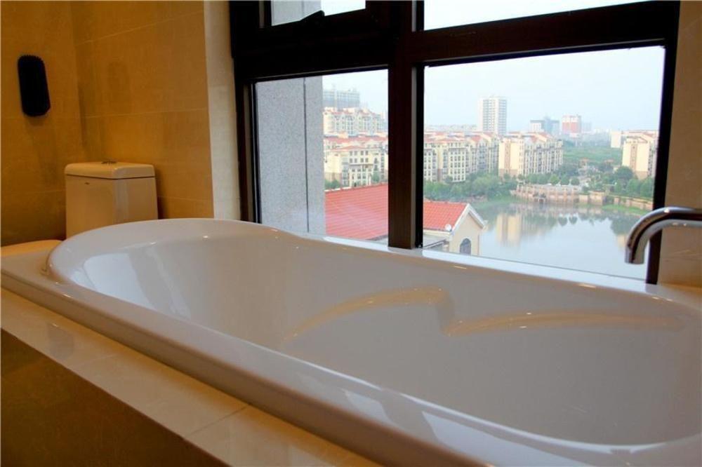 Синьян: Vienna Hotel Xinyang Pingqiao Century Plaza Store