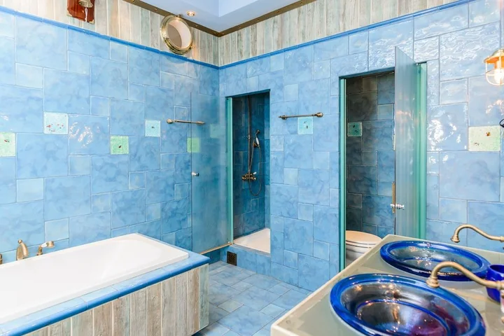 Москва: Funny Dolphins Apartments White House