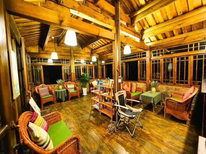Дали: Dali Yuehai Shanqi Inn
