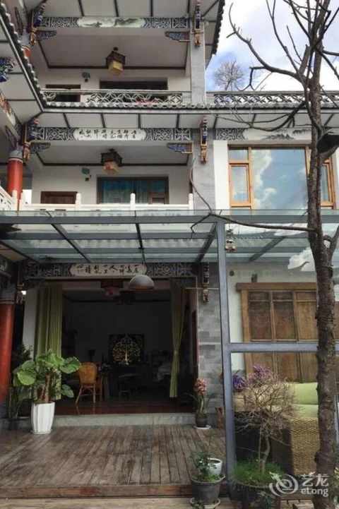Дали: Dali Yuehai Shanqi Inn