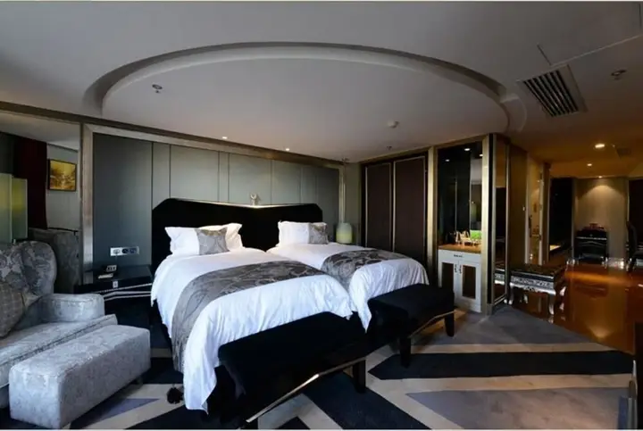 carousel image 4