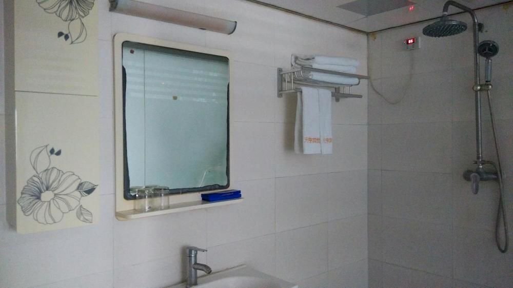 Лоян: Yuanheng Business Hotel