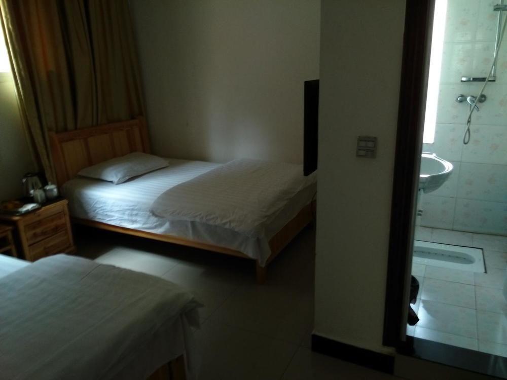 Ичан: Fengqing Express Hotel