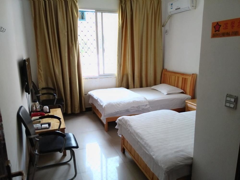 Ичан: Fengqing Express Hotel