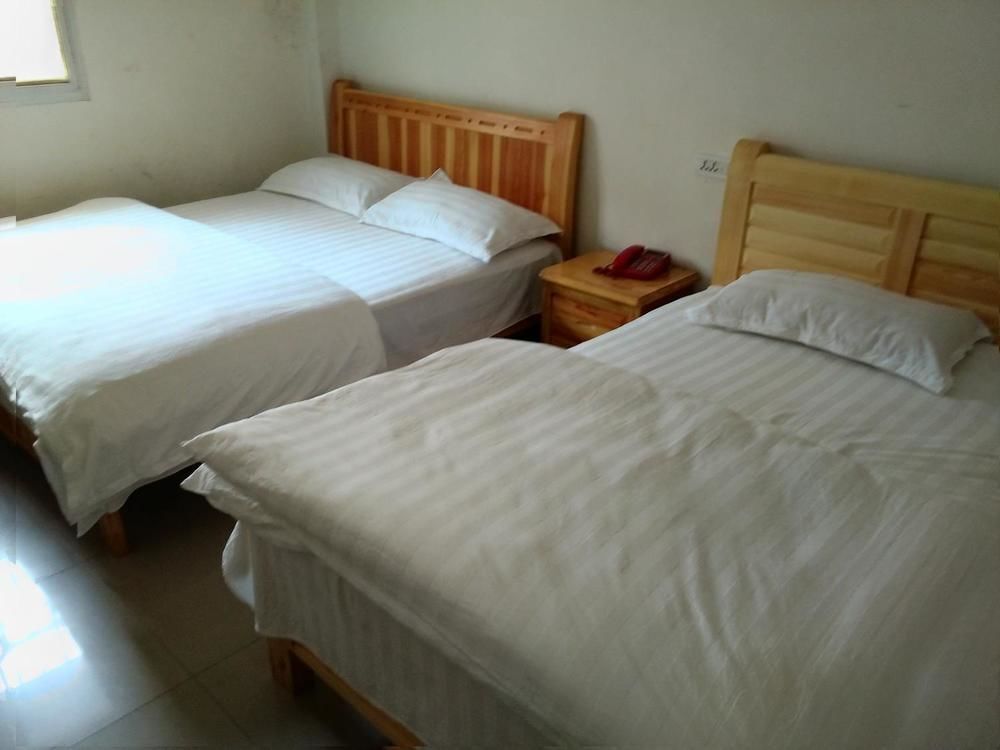 Ичан: Fengqing Express Hotel