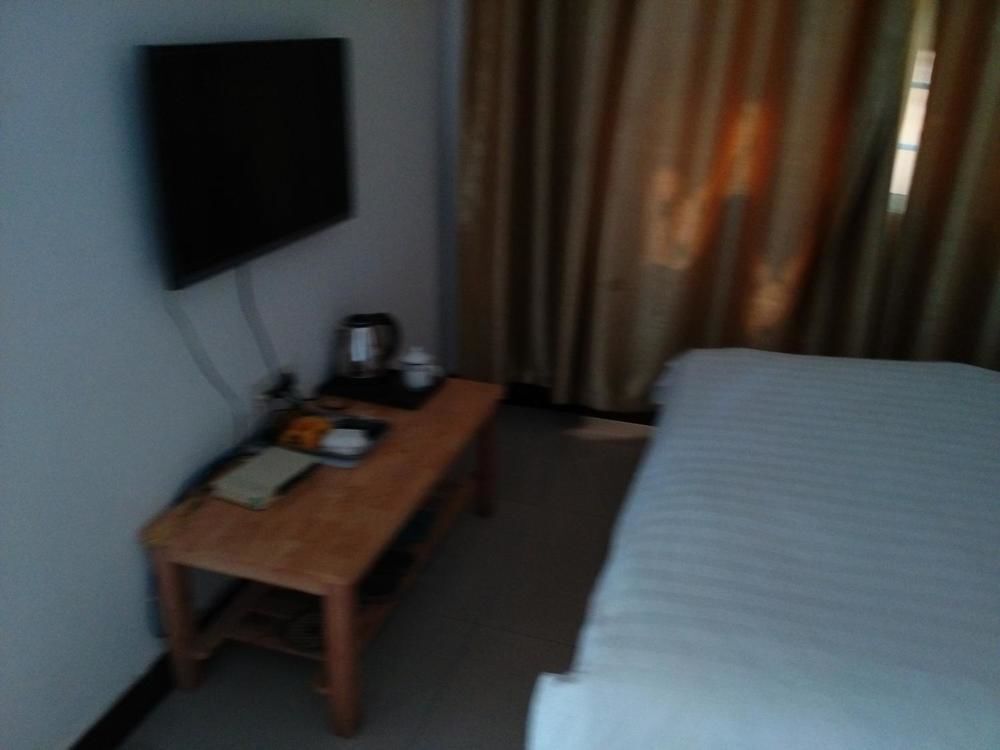 Ичан: Fengqing Express Hotel