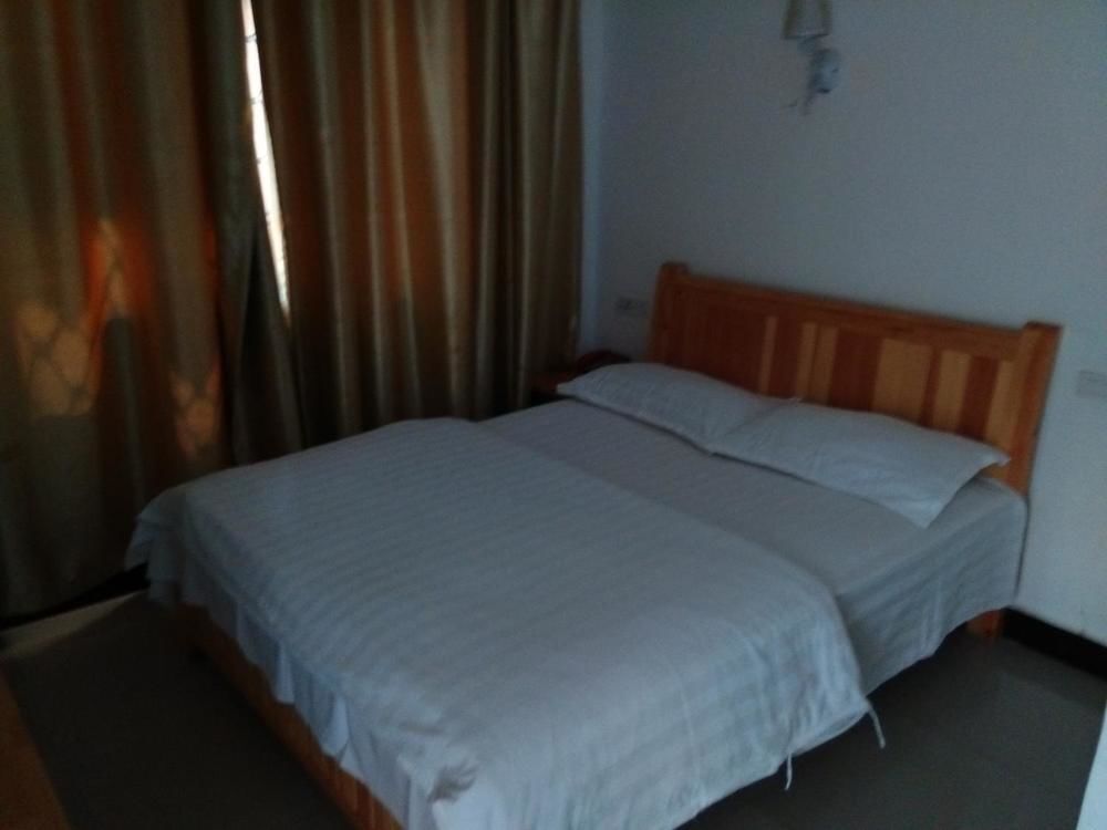 Ичан: Fengqing Express Hotel