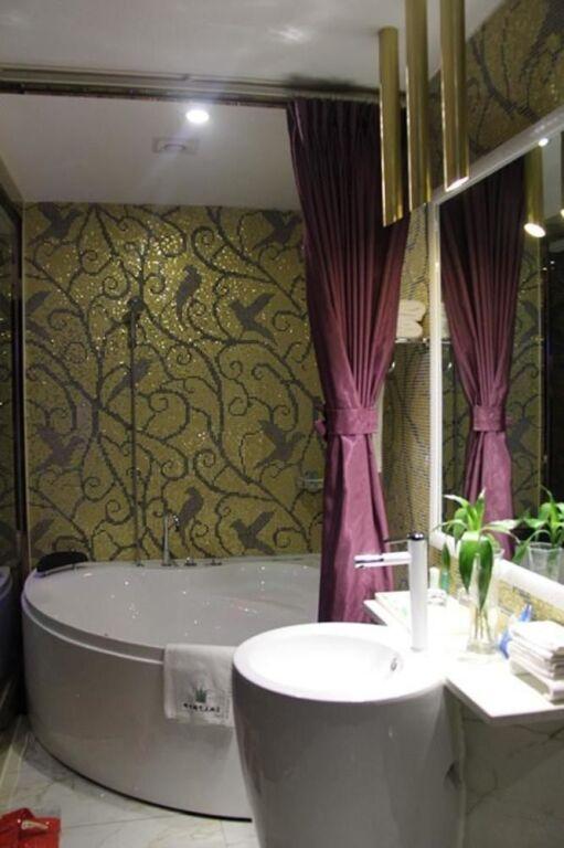 Лоян: aina hotel