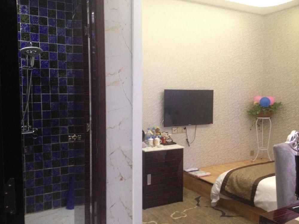 Лоян: aina hotel