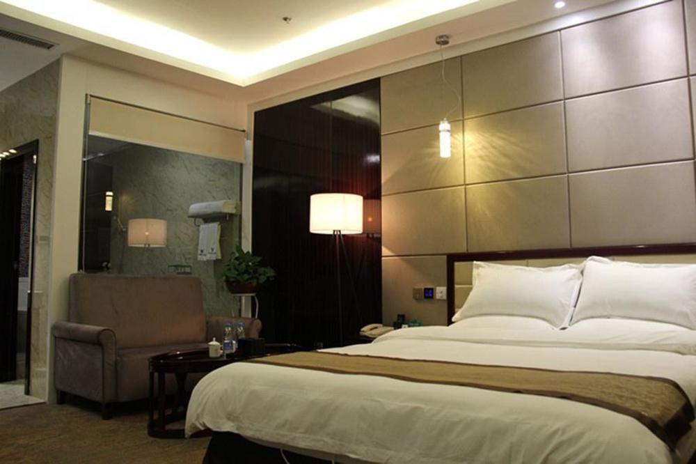 Лоян: aina hotel