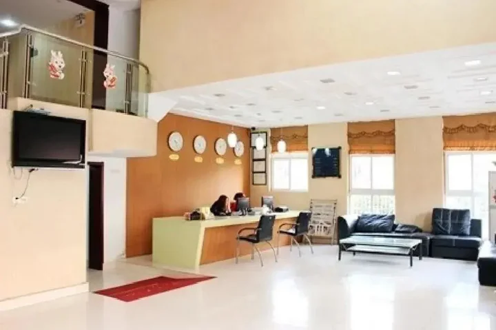 Уху: Lvzhou Business Hotel- Wuhu