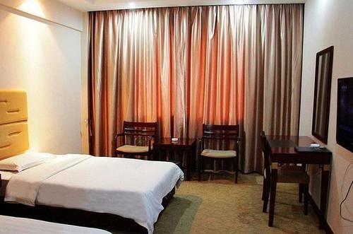 Яншо: Guilin Guibin Hotel