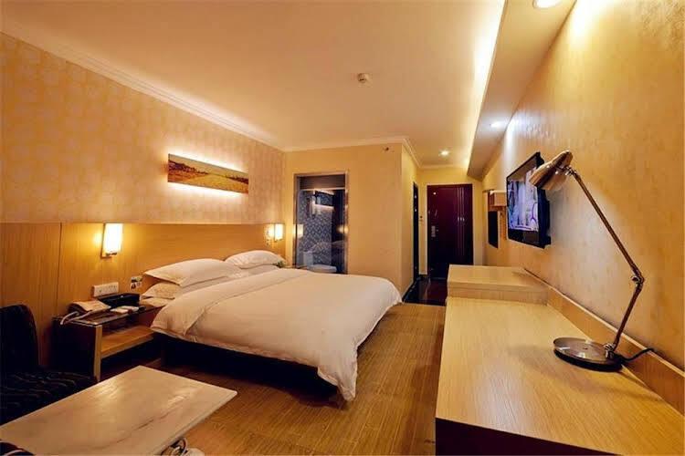 Наньнин: Yi Ran Si Ji Hotel