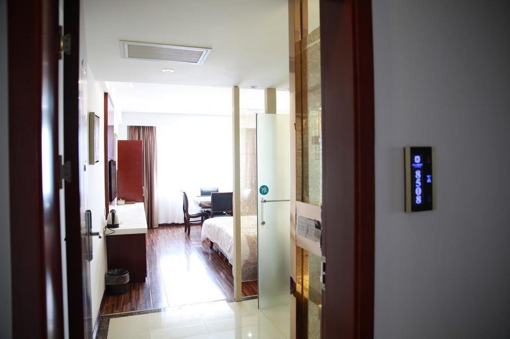 Джин-Чжоу: Honghu Jintai Hotel