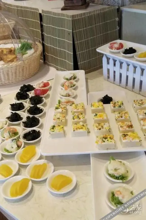 Вэйнань: Mesa International Hotel