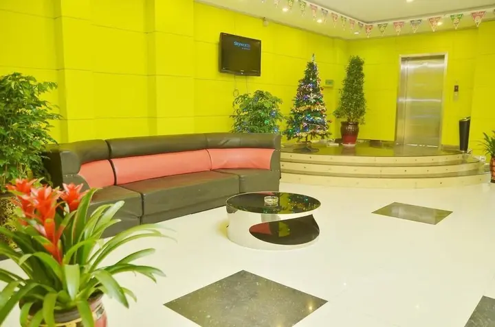 Лоян: Yiju Business Hotel