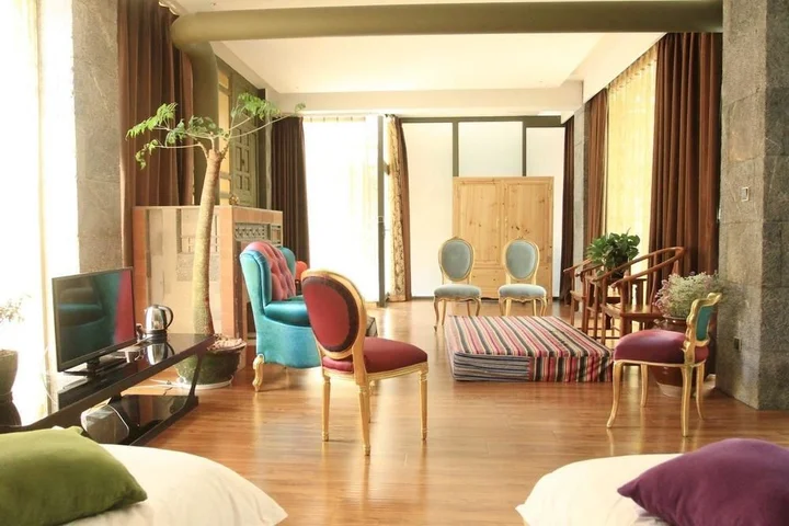 Дали: Qinglu Shangzhai Art Hotel