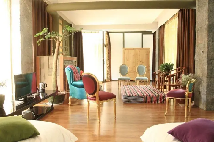 Дали: Qinglu Shangzhai Art Hotel