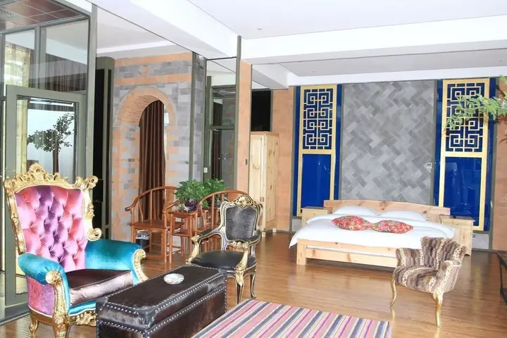Дали: Qinglu Shangzhai Art Hotel