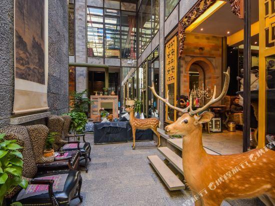 Дали: Qinglu Shangzhai Art Hotel