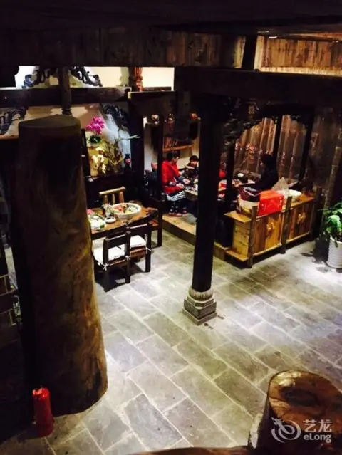 Чжанцзяцзе: Dielianhua Hongdouyuan Inn