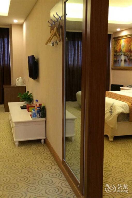 Дунъин: Orange Hotel Dongying