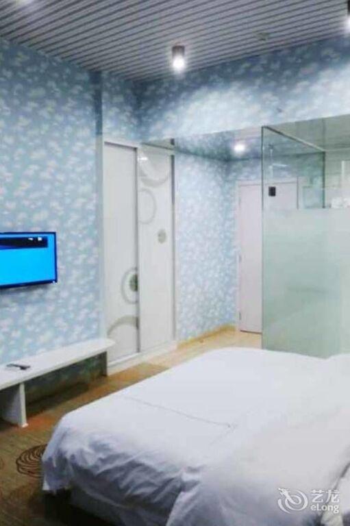 Ухань: One House Cinema Hotel (Hubei Institute of Economics)