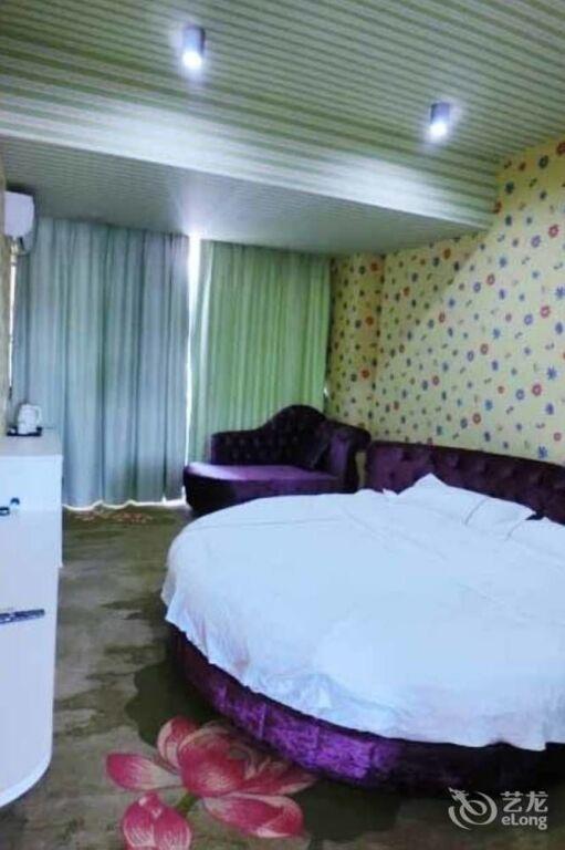 Ухань: One House Cinema Hotel (Hubei Institute of Economics)
