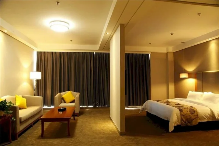 Кайфын: Kaifeng Zhongzhou Delicate Hotel