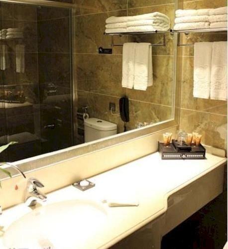 Лоян: Jinyue Business Hotel