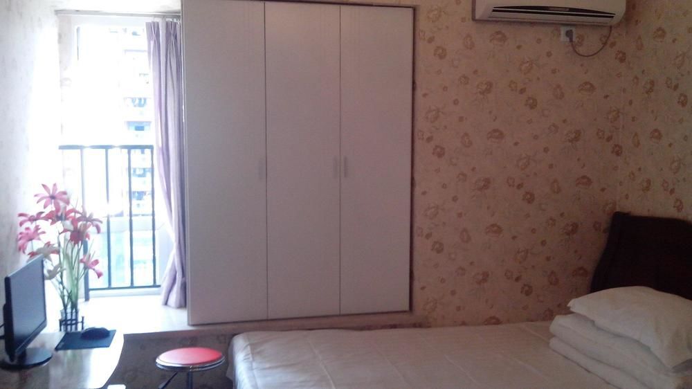 Чунцин: Chongqing Wannianhong Apartment