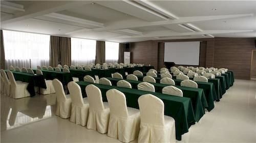 Шанграо: Peninsula International Hotel