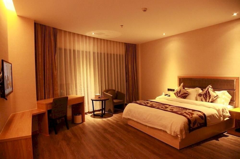 Шанграо: Peninsula International Hotel