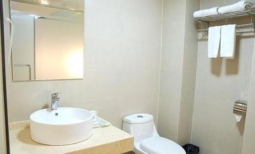 Наньнин: Huangting Business Hotel