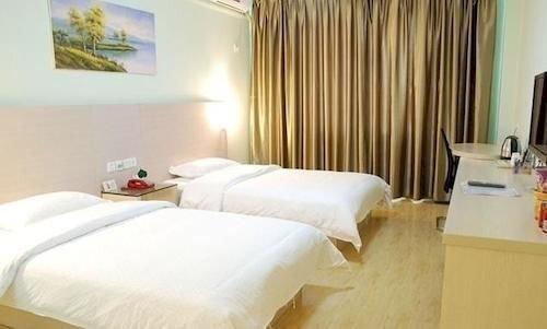 Наньнин: Huangting Business Hotel
