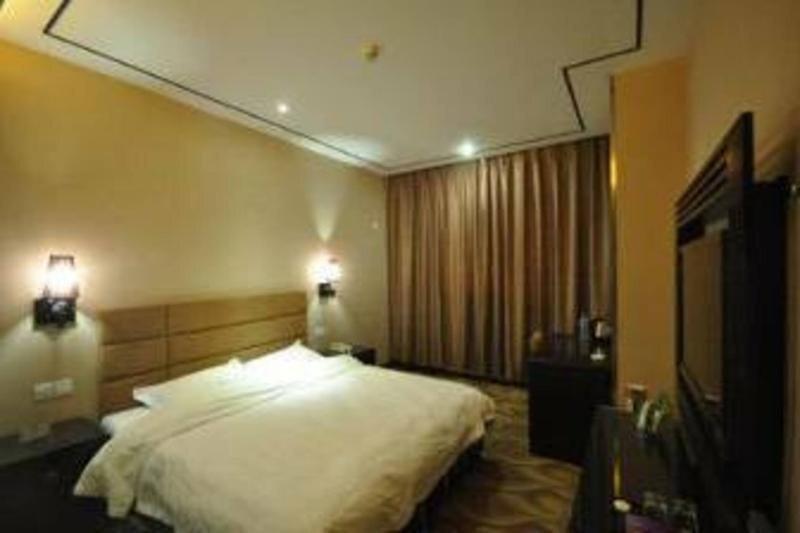Чжэнчжоу: Super 8 by Wyndham Zhengzhou Weft Four Road