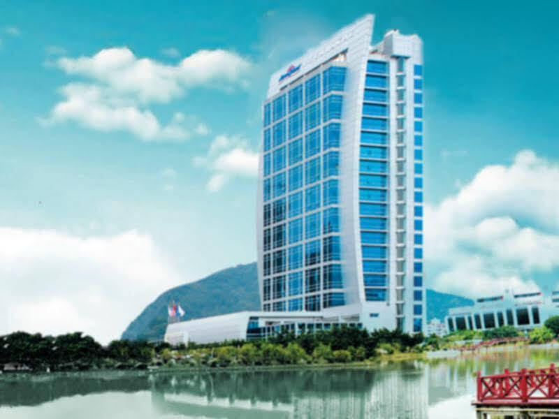 Юэян: Howard Johnson Changshan Lake Plaza Changle
