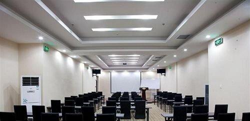Чжэнчжоу: Kunlun Locke Hotel Zhengzhou Automobile North Station