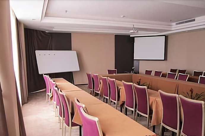Синьсян: Xinxiang Bowei Style Hotel Peace Road