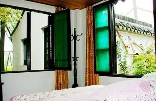 Цзясинь: Lotus Root Inn- Xitang