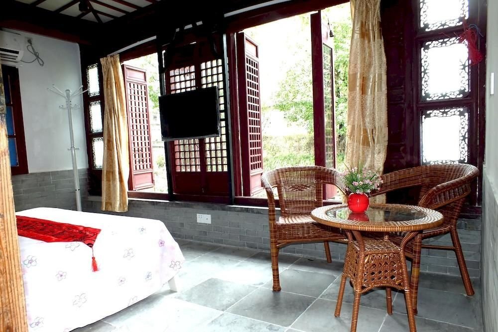 Цзясинь: Lotus Root Inn- Xitang