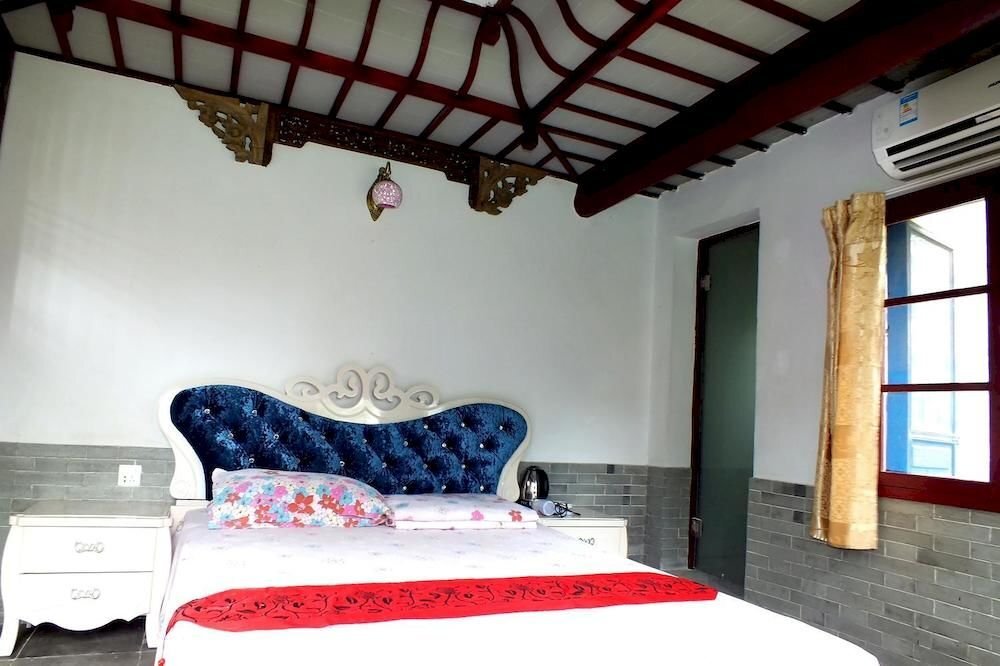 Цзясинь: Lotus Root Inn- Xitang