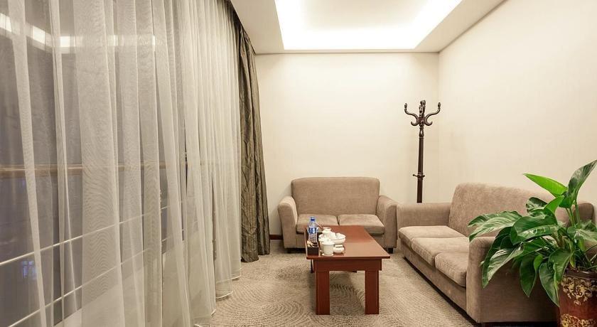 Лунъянь: Longyan Yue Feng Super 8 Hotel