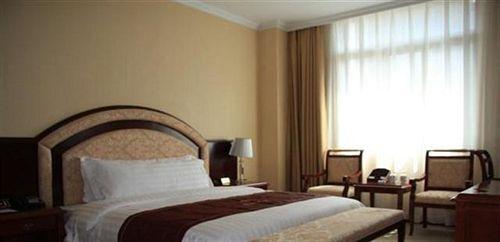 Синин: Hairun Hotel