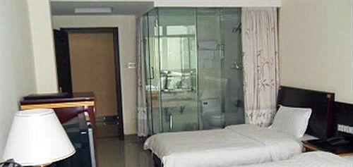 Уху: Wuhu Jinguan Yarui Hotel