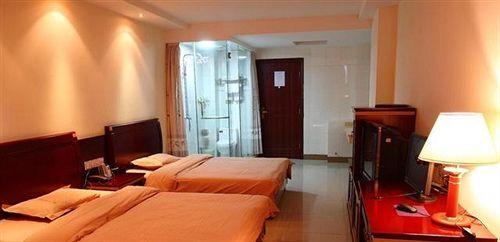 Уху: Wuhu Jinguan Yarui Hotel