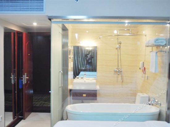 Синин: East Lake Century Hotel