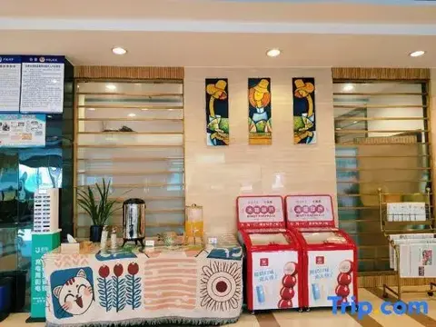 Дунъян: Tourism Hotel